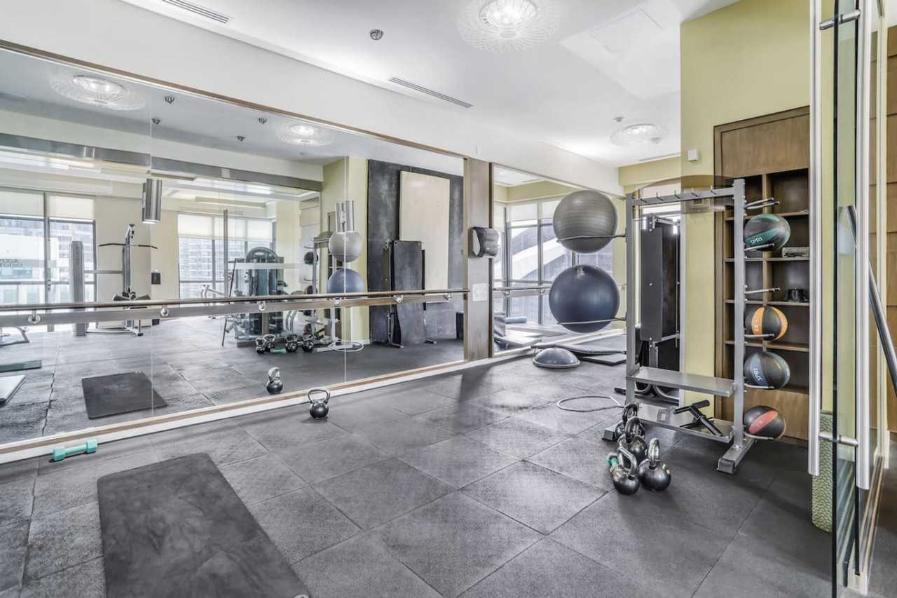 300 Front St W #1471501P - Photo 5 of 22