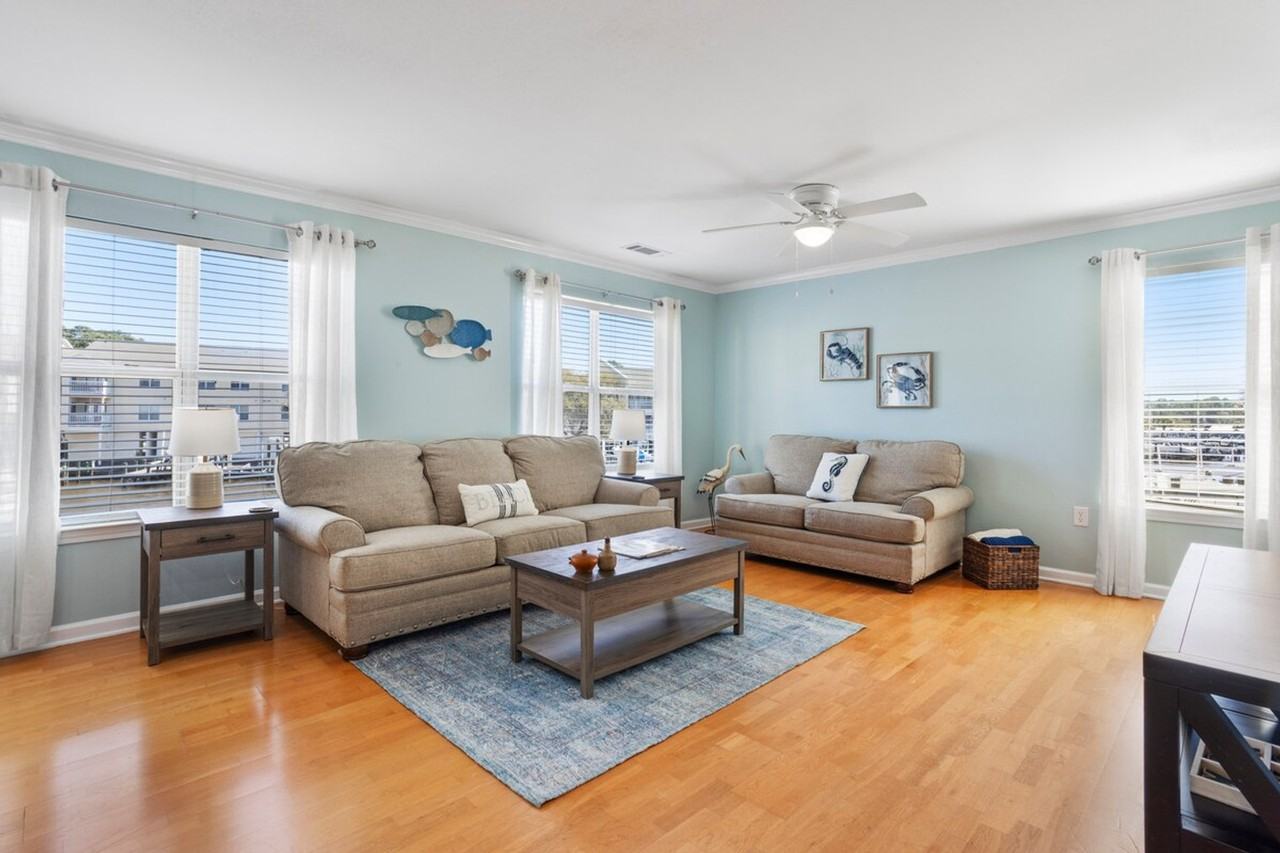 2421 Beachview Dr #1473614P - Photo 2 of 34