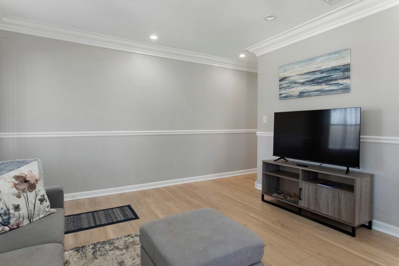 426 Russell Ave #1473622P - Photo 5 of 50