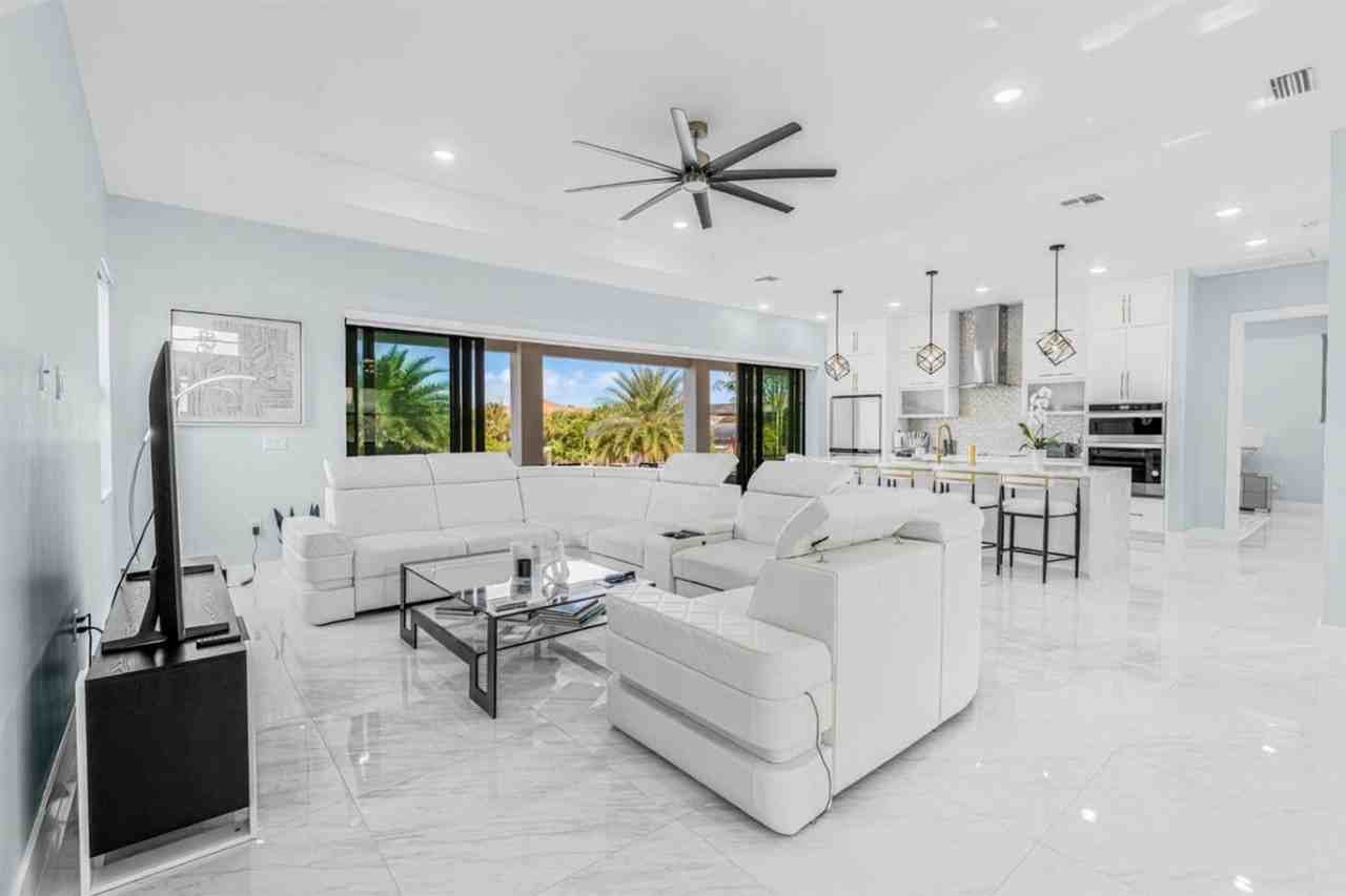 3611 Gulfstream Pkwy #1490227P - Photo 3 of 42