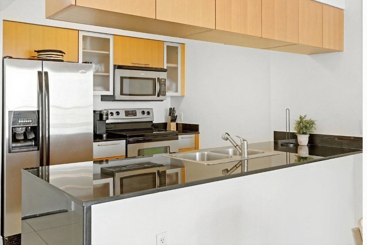 1750 N Bayshore Dr #1424251P - Photo 7 of 15