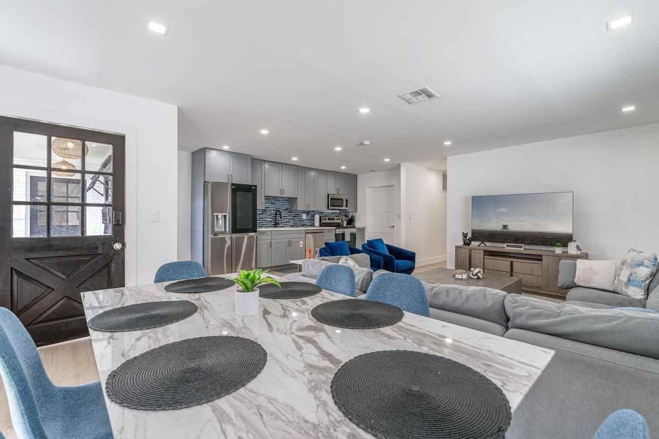 825827 Sw 14th St #1475658P - Photo 5 of 31