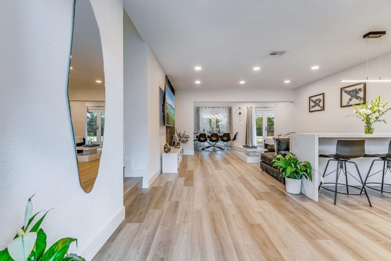 830 Sw 14th Ct #1475649P - Photo 3 of 50