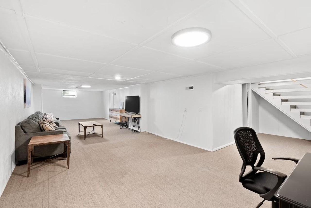 814 Holiday Ave #1472884P - Photo 3 of 36