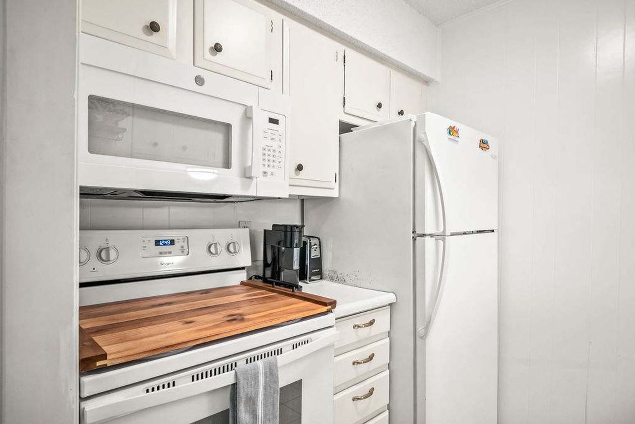 2025 Eleventh Street - Photo 5 of 28