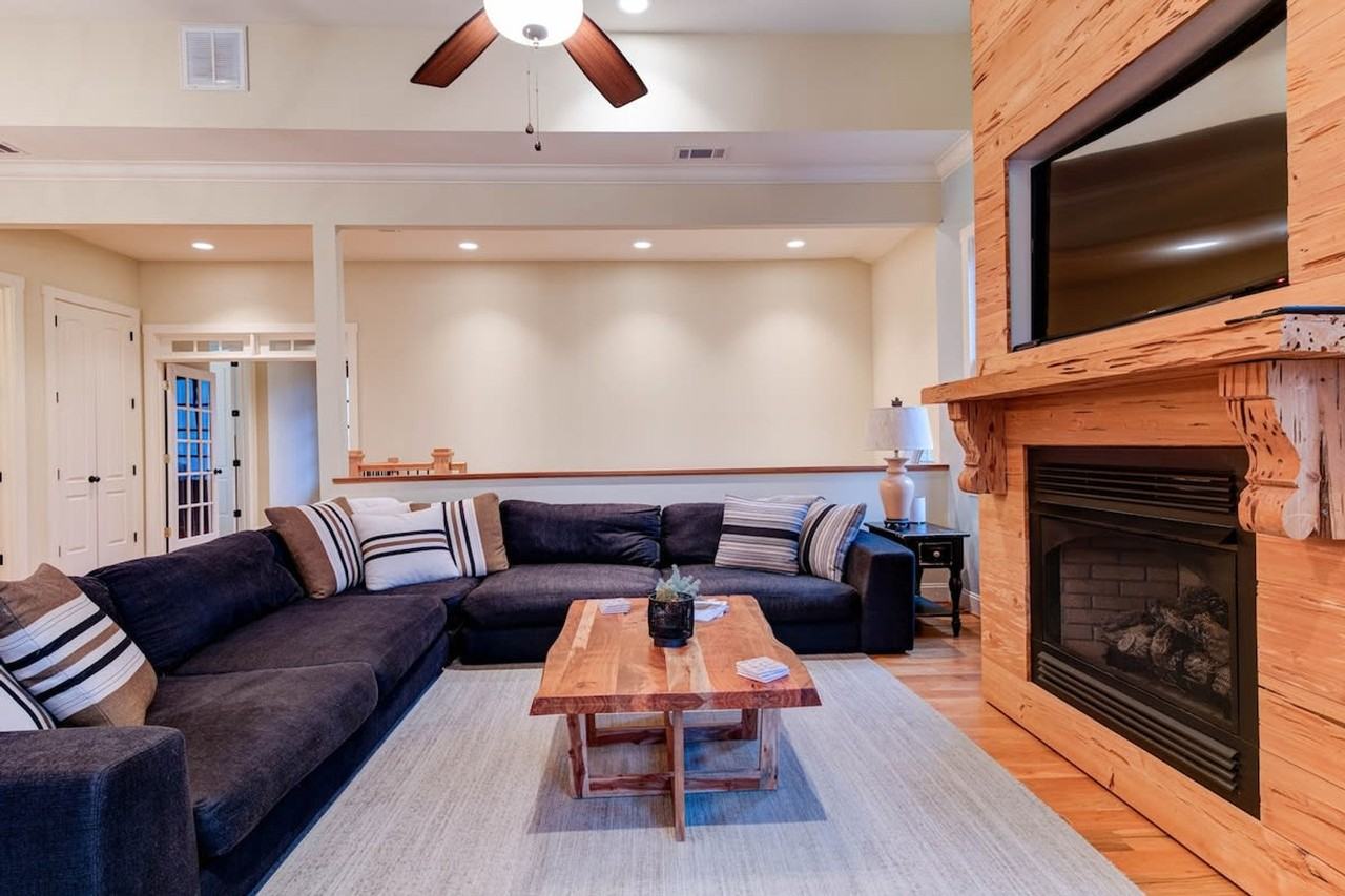 376 Grandview Dr #1023136P - Photo 4 of 34