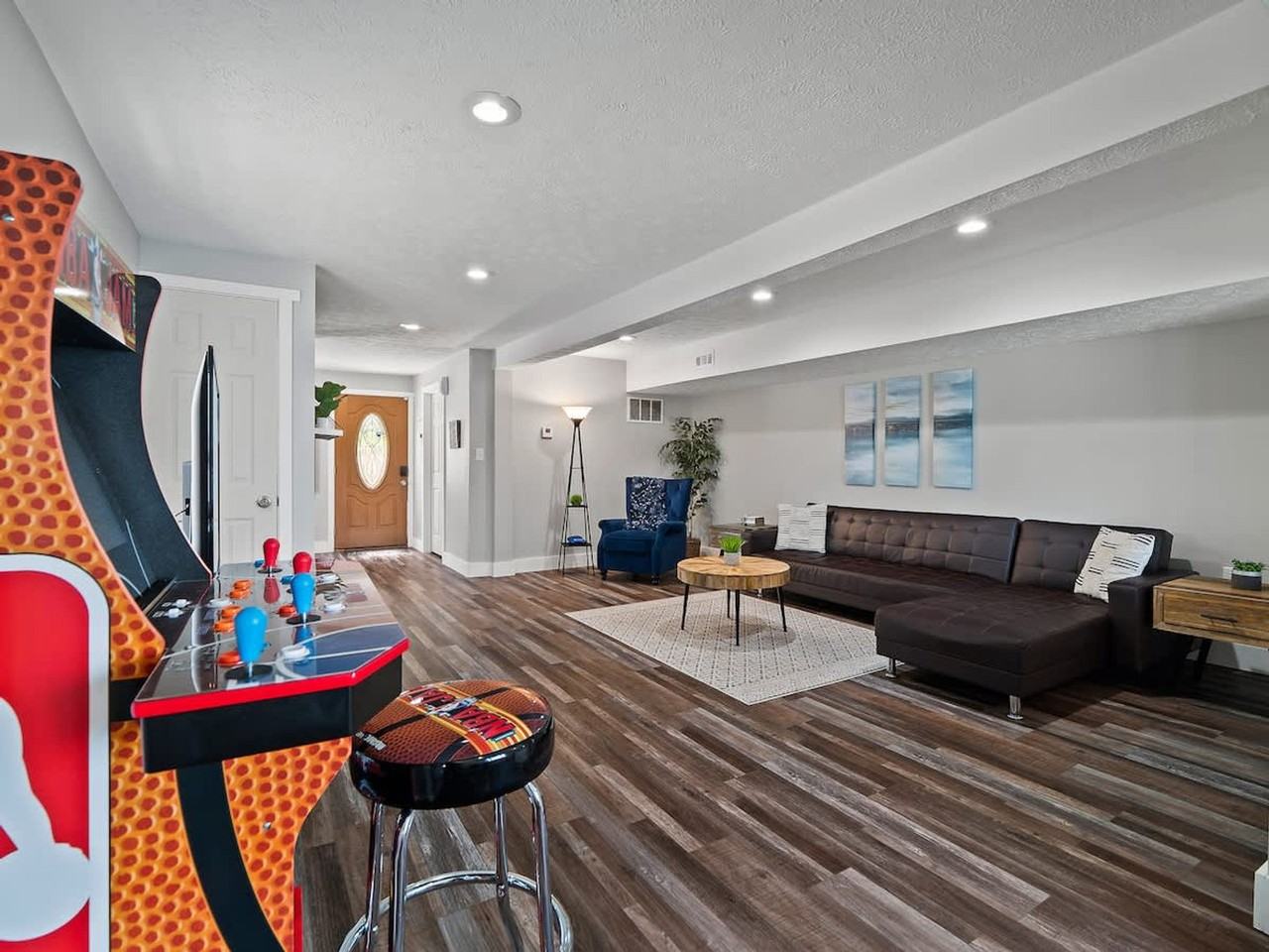 829 Portage Lakes Dr #1496076P - Photo 4 of 40