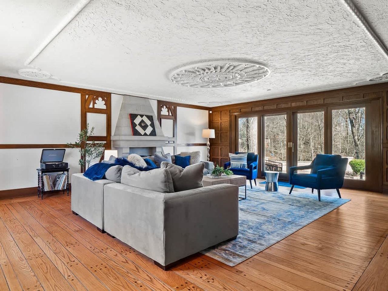 1811 Breezewood Dr #1496034P - Photo 3 of 50