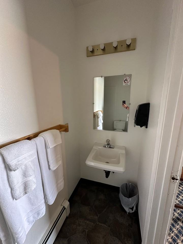 Roadside Inn - Photo 3 of 8