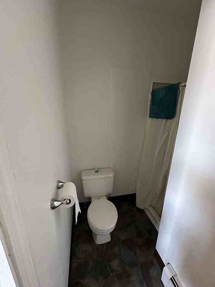 Roadside Inn - Photo 4 of 8