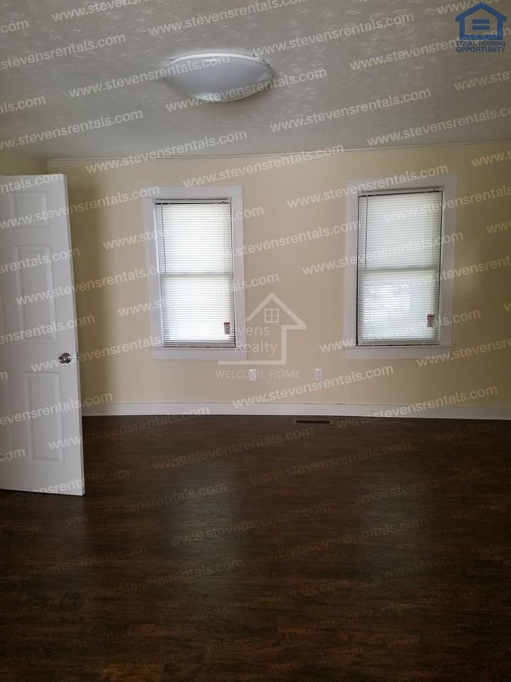 2420 Chicago Ave - Photo 6 of 8