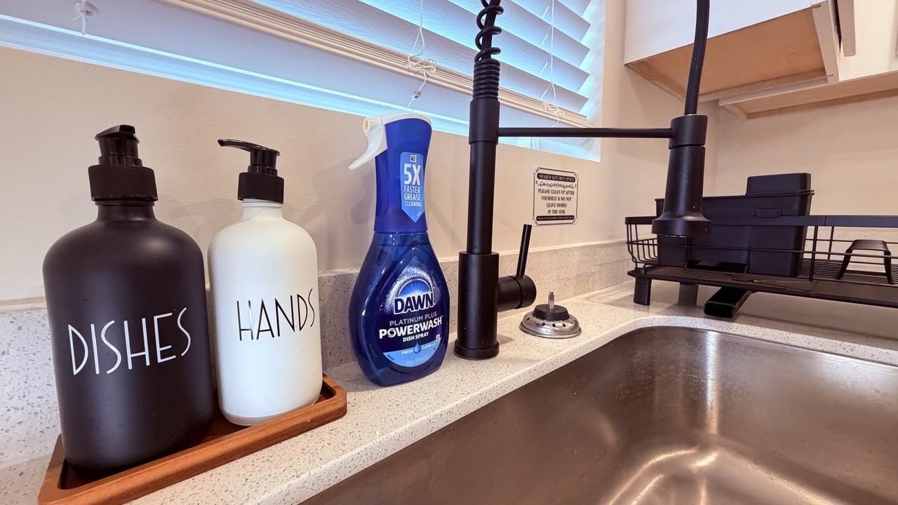 Room 1 - Photo 2 of 4