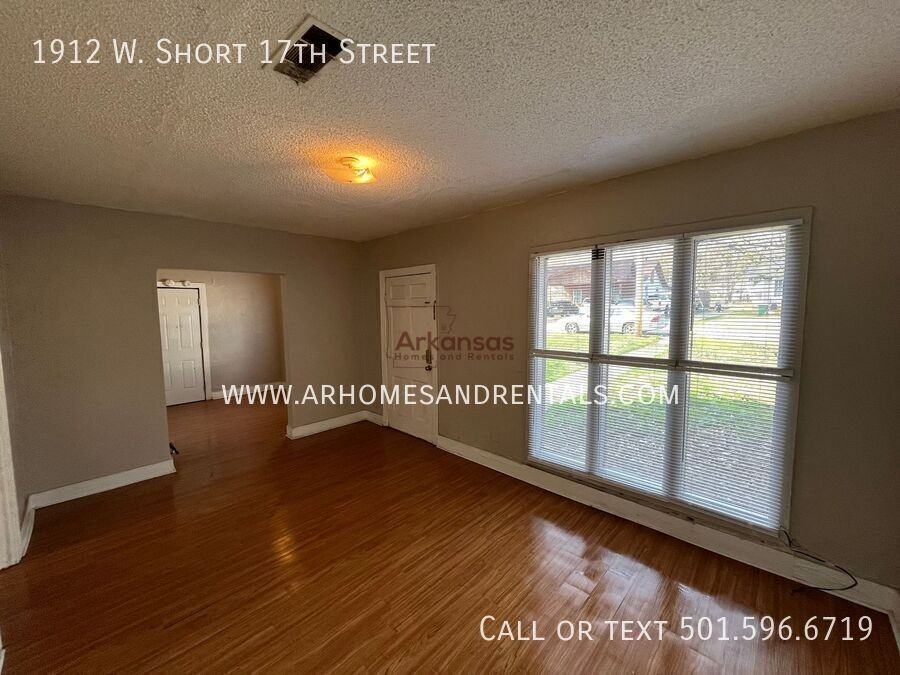 1912 W Short 17th St - Photo 2 of 12