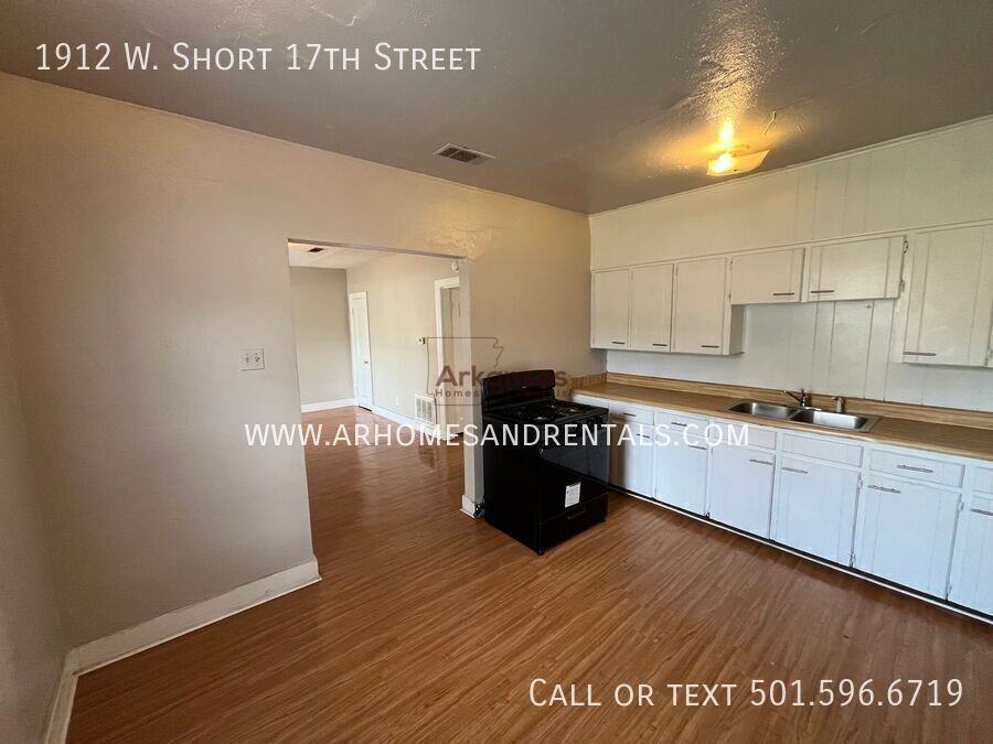 1912 W Short 17th St - Photo 4 of 12