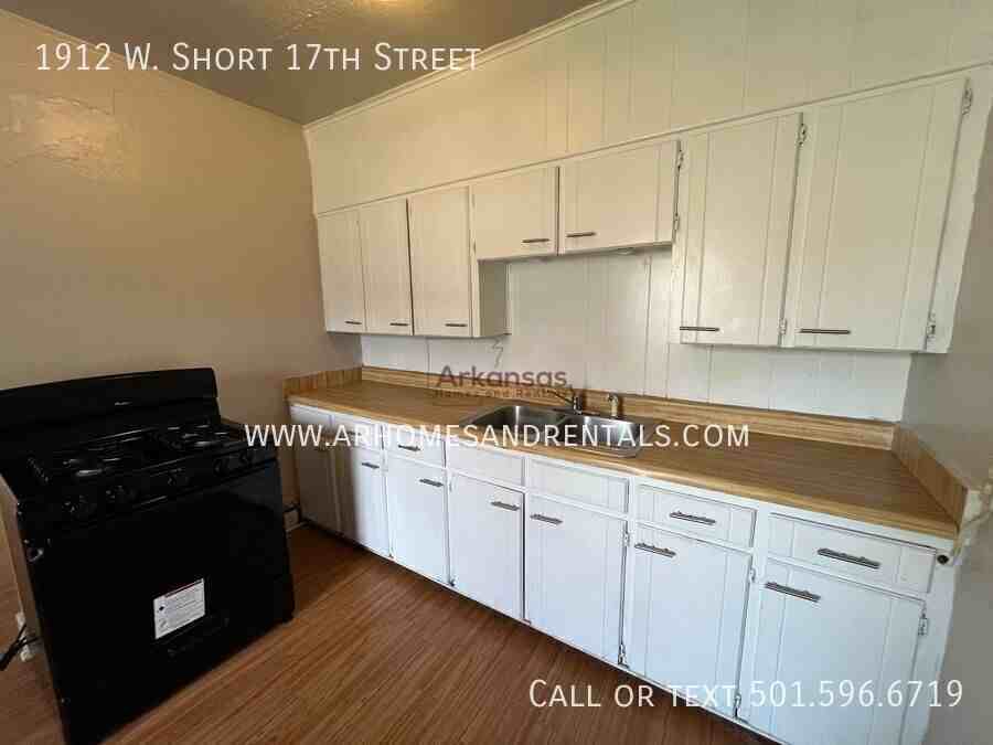 1912 W Short 17th St - Photo 5 of 12