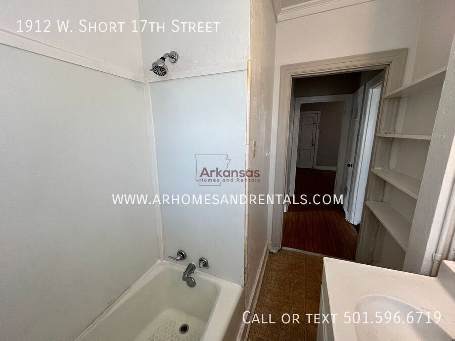 1912 W Short 17th St - Photo 5 of 9