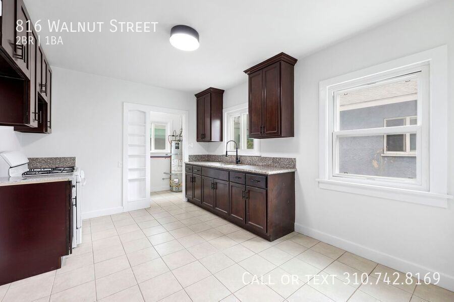 816 Walnut St - Photo 5 of 25