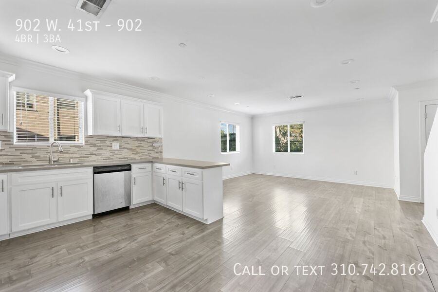 902 W 41st St #902 - Photo 3 of 17