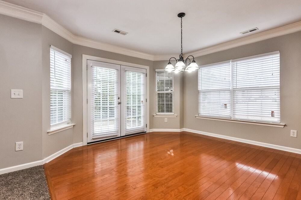 6539 Guard Hill Dr - Photo 4 of 15