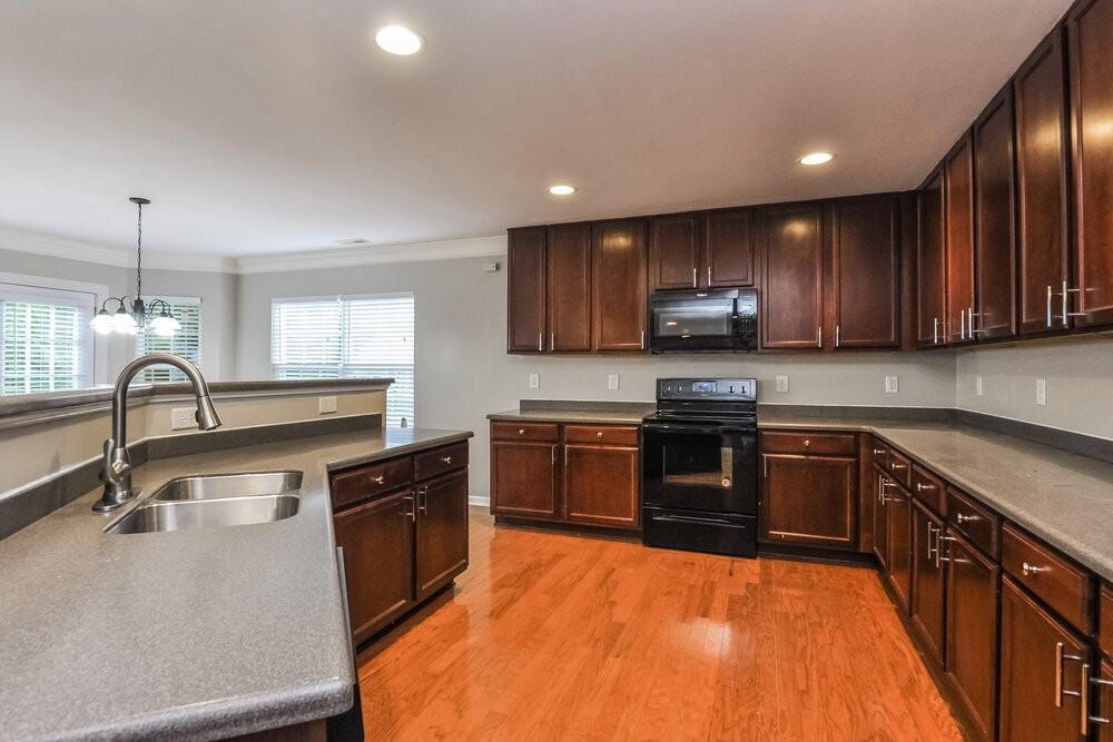 6539 Guard Hill Dr - Photo 5 of 15