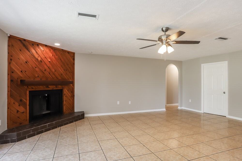 9811 N Connechusett Rd - Photo 3 of 16