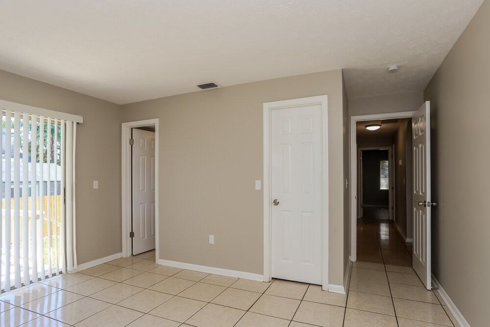 9811 N Connechusett Rd - Photo 6 of 16