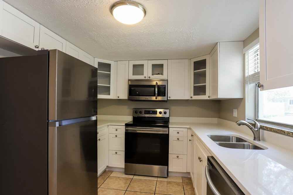 9811 N Connechusett Rd - Photo 7 of 16