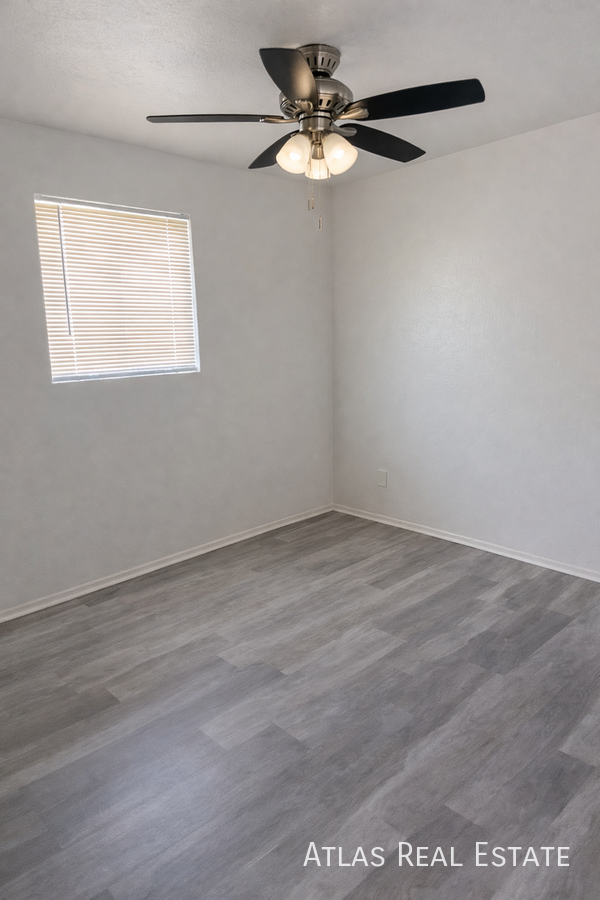 2512 W Ocotillo Rd #3 - Photo 5 of 11