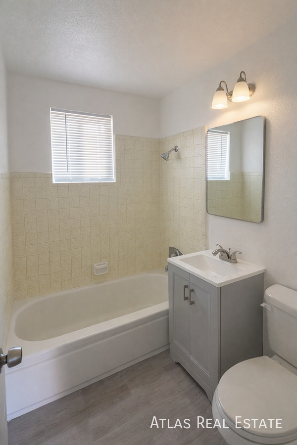 2512 W Ocotillo Rd #3 - Photo 7 of 11