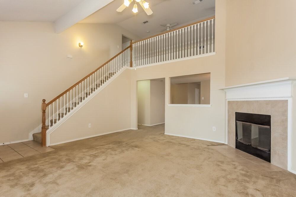 1621 Whispering Cove Trl - Photo 2 of 15