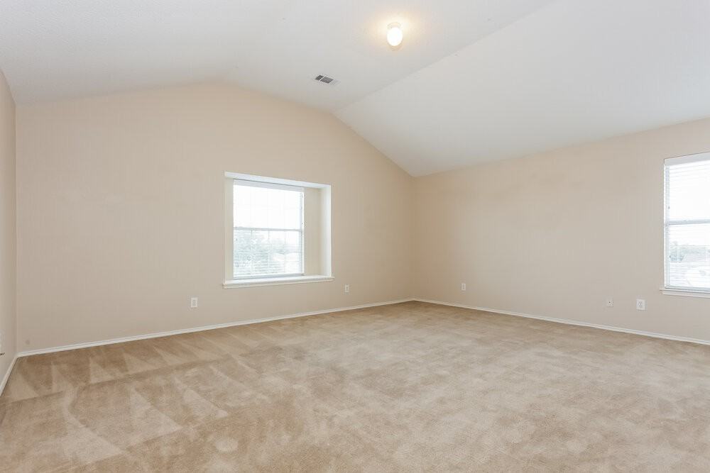 1621 Whispering Cove Trl - Photo 6 of 15