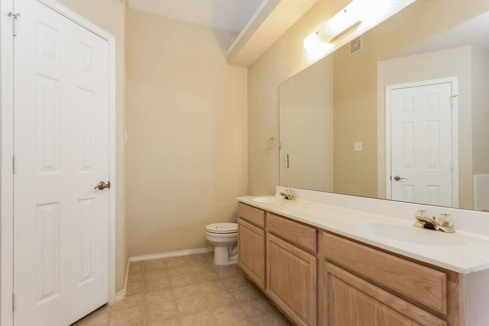 1621 Whispering Cove Trl - Photo 7 of 15