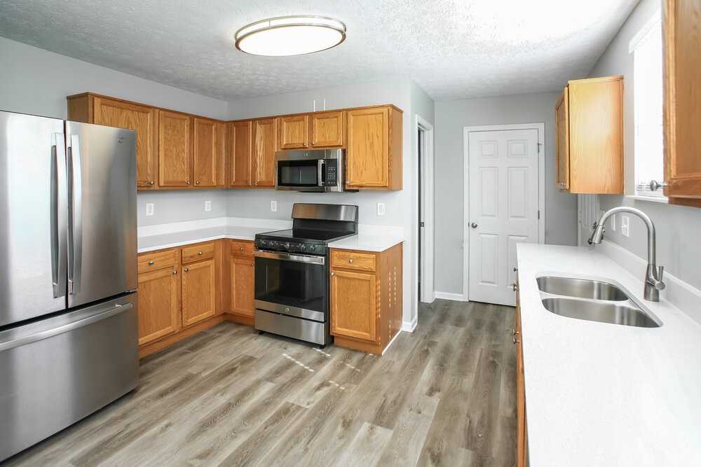 8513 Vanguard Ln - Photo 7 of 17