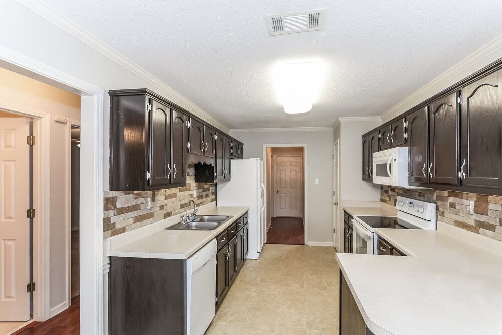 661 Shelley Renee Ln - Photo 4 of 13