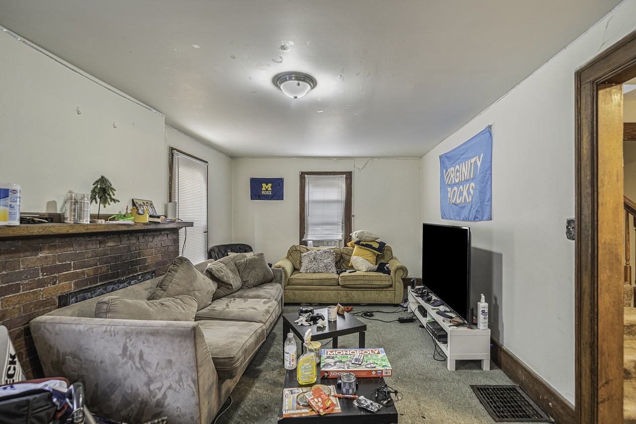 335 Packard St - Photo 3 of 18