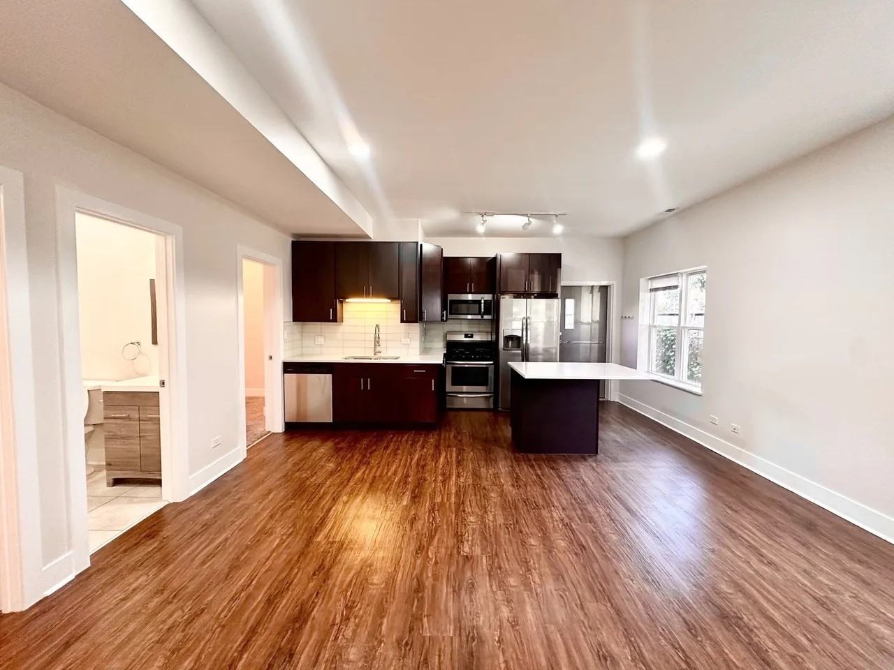 2959 N Hamlin Ave #1B - Photo 2 of 12