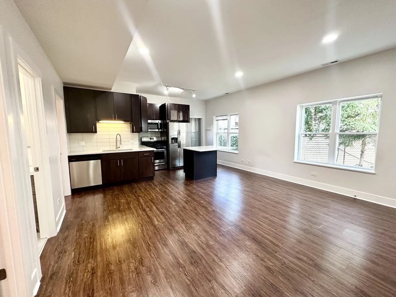 2959 N Hamlin Ave #1B - Photo 4 of 12