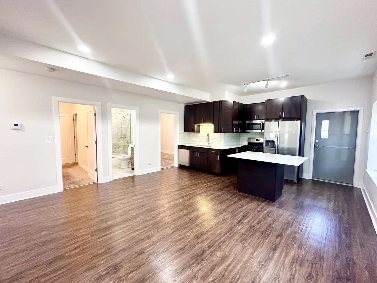 2959 N Hamlin Ave #1B - Photo 5 of 12