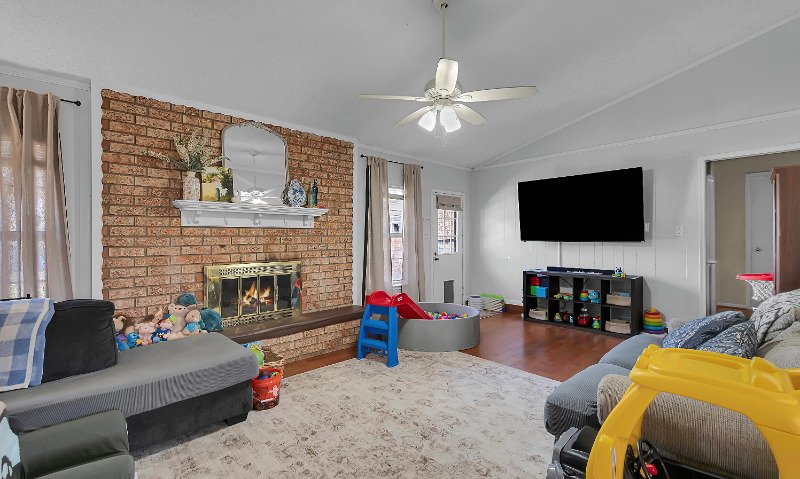 400 Patricia Dr - Photo 2 of 32