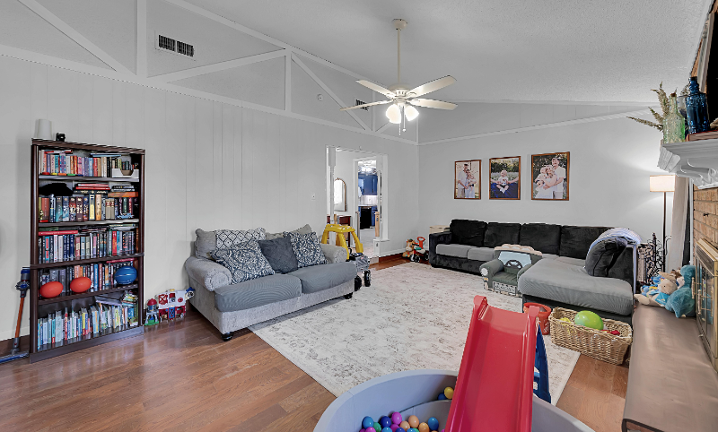 400 Patricia Dr - Photo 4 of 32