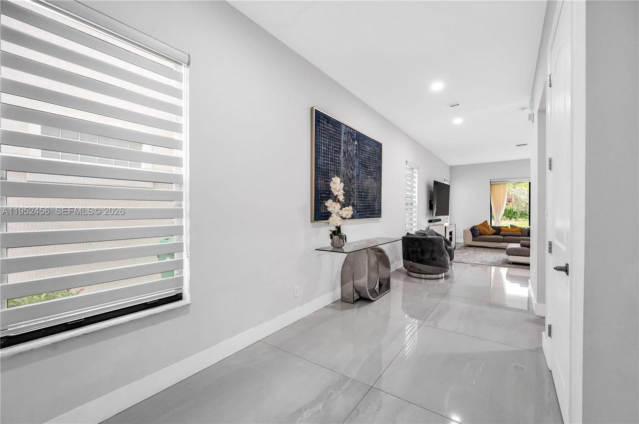 8645 Northwest 39th Court - Photo 6 of 8