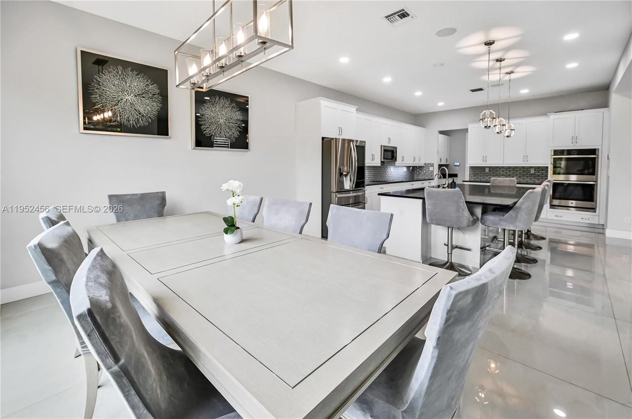 8645 Northwest 39th Court - Photo 5 of 8