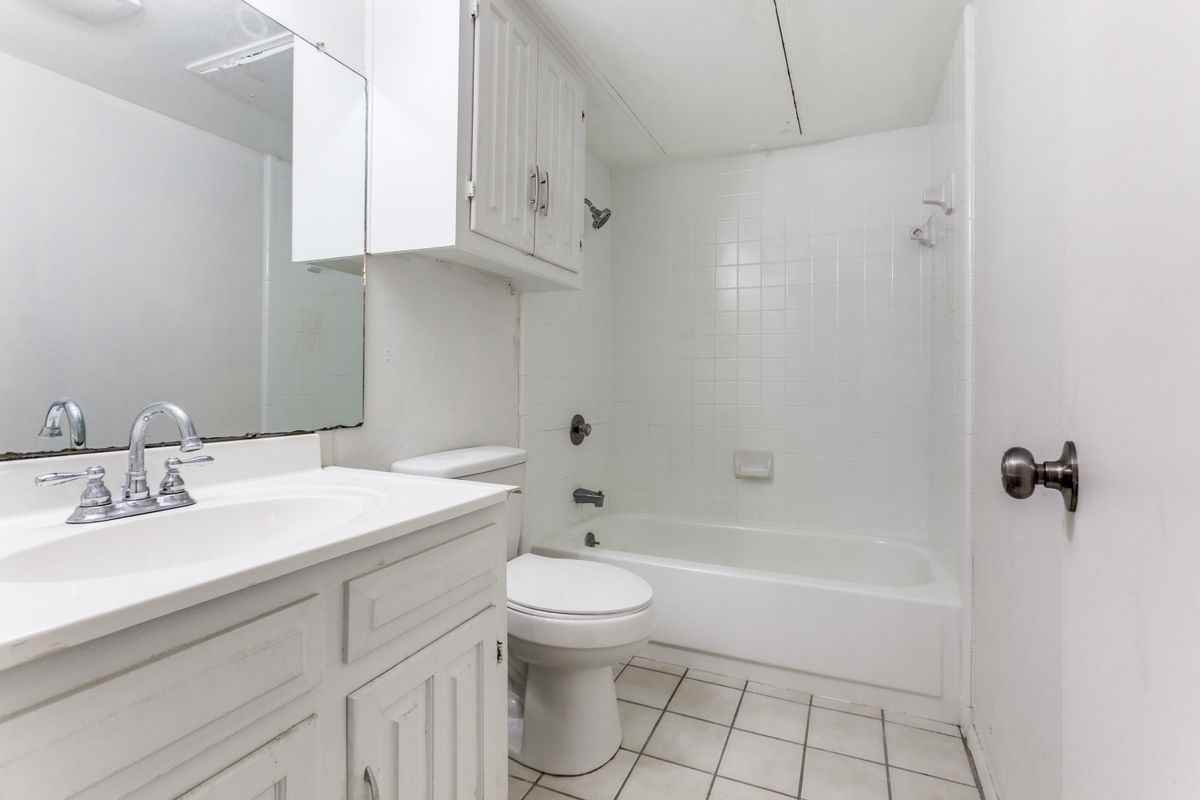 1109 Lesa Ln - Photo 2 of 12