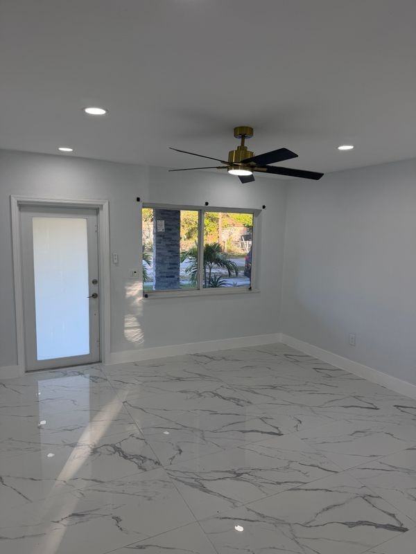 17351 Ne 4th Pl - Photo 5 of 10