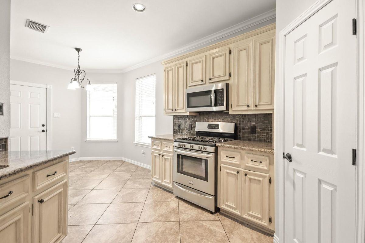 7011 Timber Post Ln - Photo 6 of 23