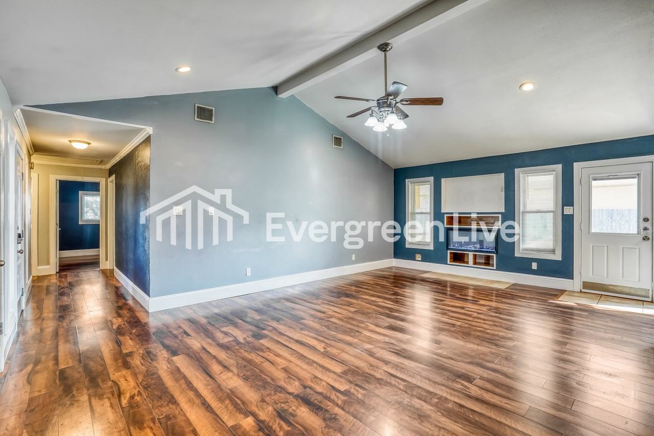 18731 Shannon Glen Ln - Photo 2 of 12