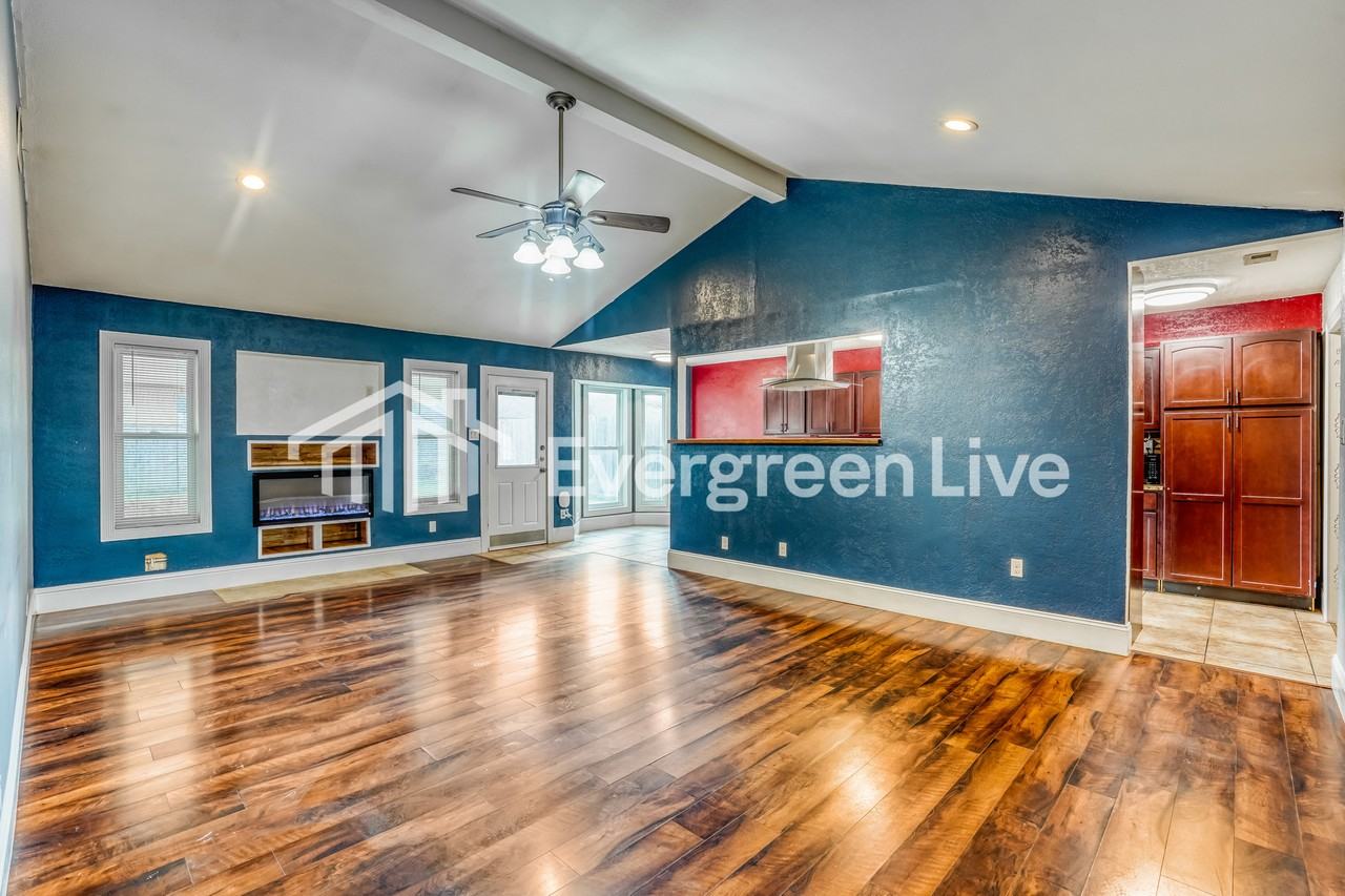 18731 Shannon Glen Ln - Photo 3 of 12