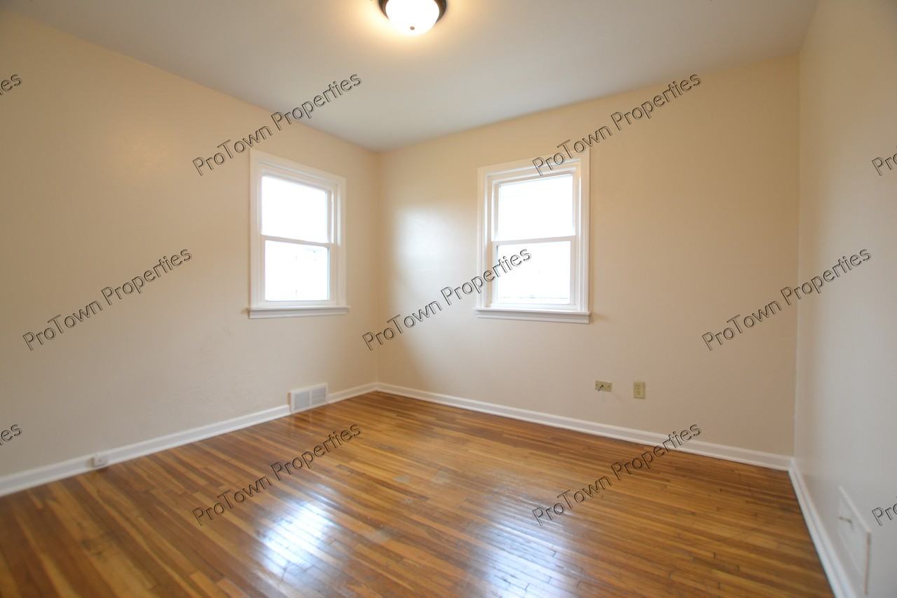 205 Algonquin Street - Photo 4 of 8