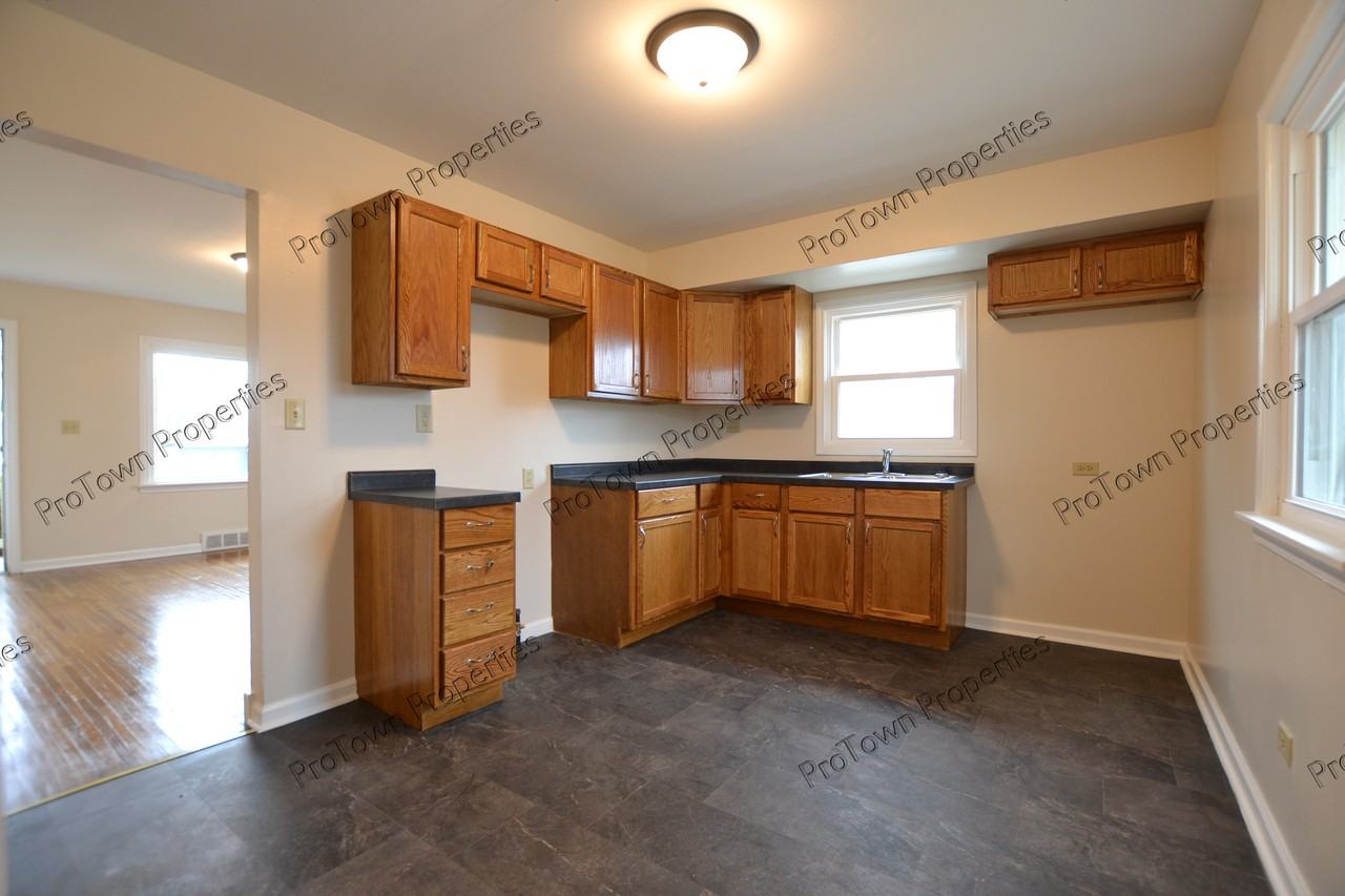 205 Algonquin Street - Photo 5 of 8