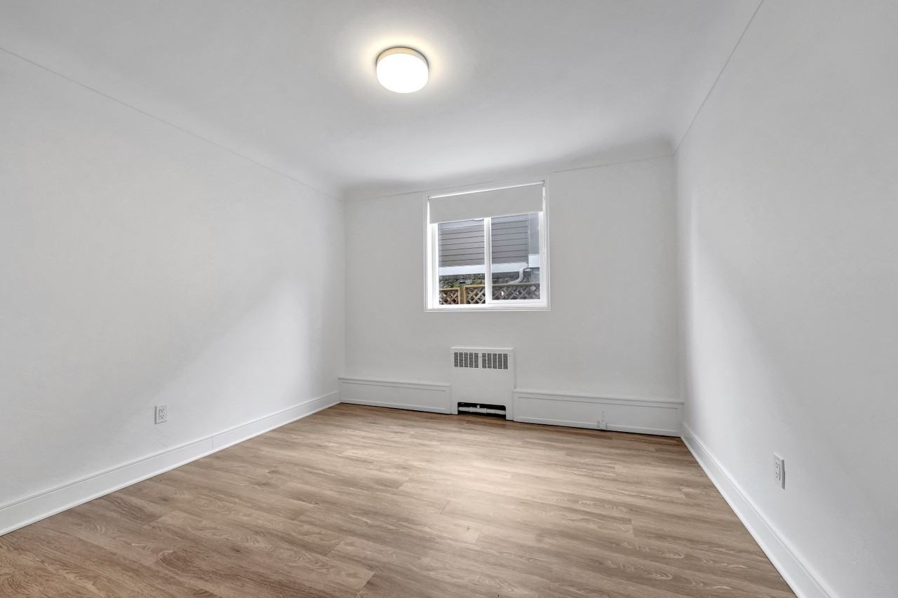 The Seacrest Apartments - Photo 5 of 17